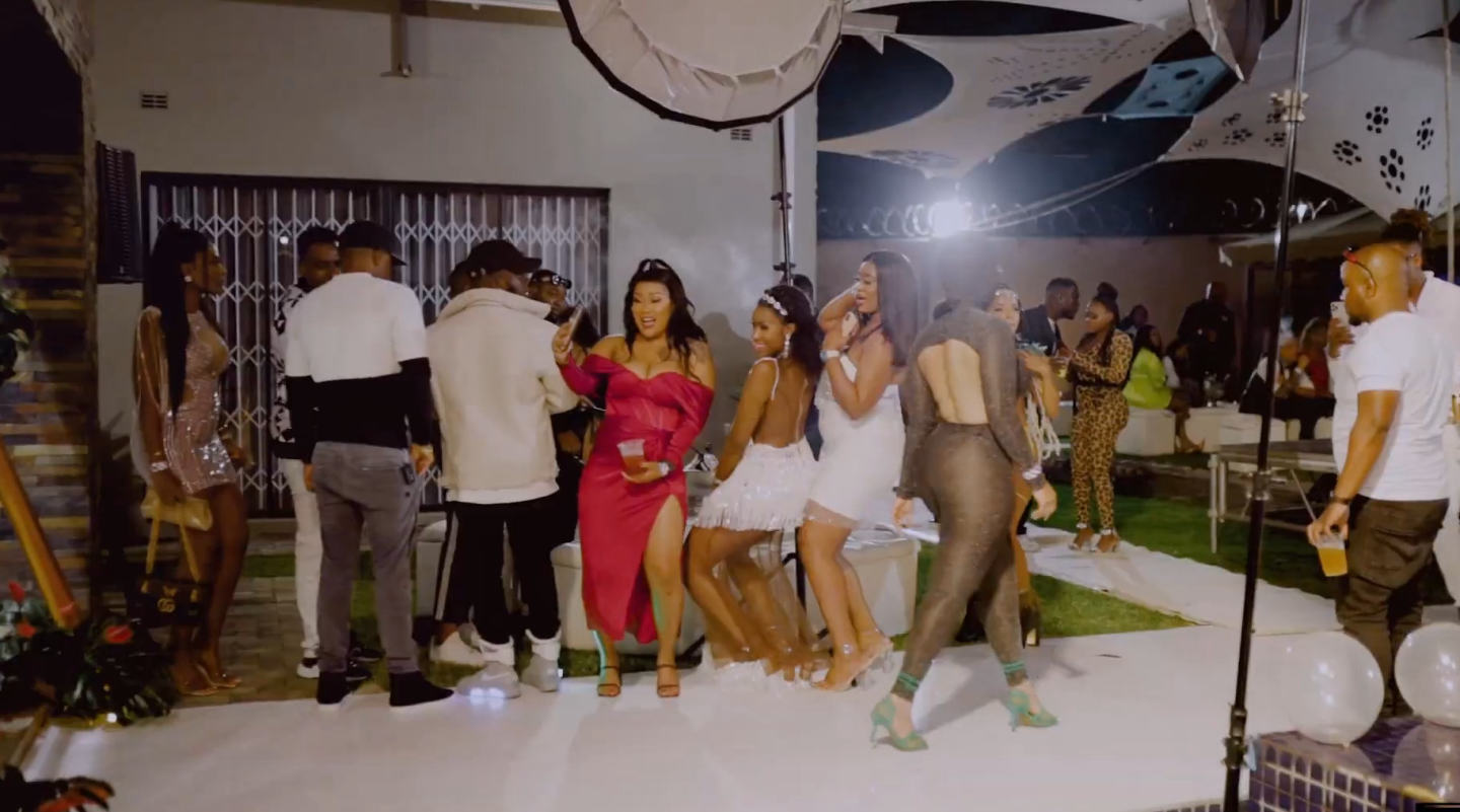 Champagne nights, With Moët & Chandon